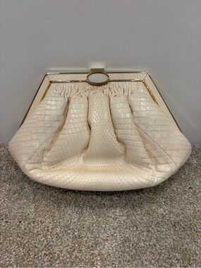 Vintage Elegant Cream Textured Evening Clutch with Gold Trim